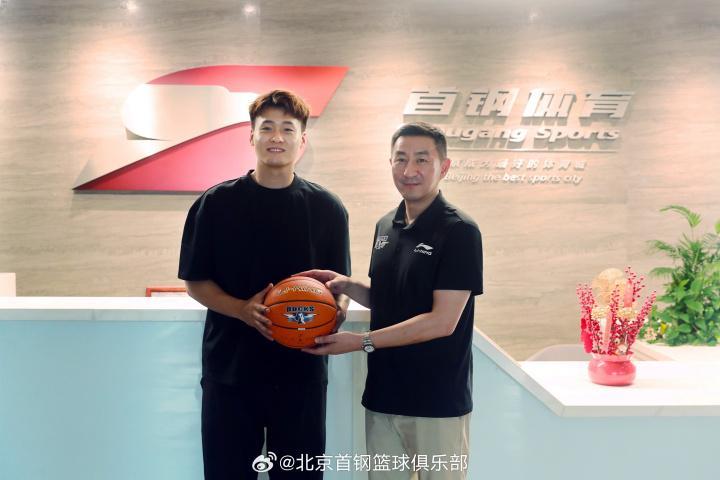 海星TV-北京男篮注册16人：赵睿3年C类合同加盟 方硕&amp;amp;翟晓川&amp;amp;丘天续约