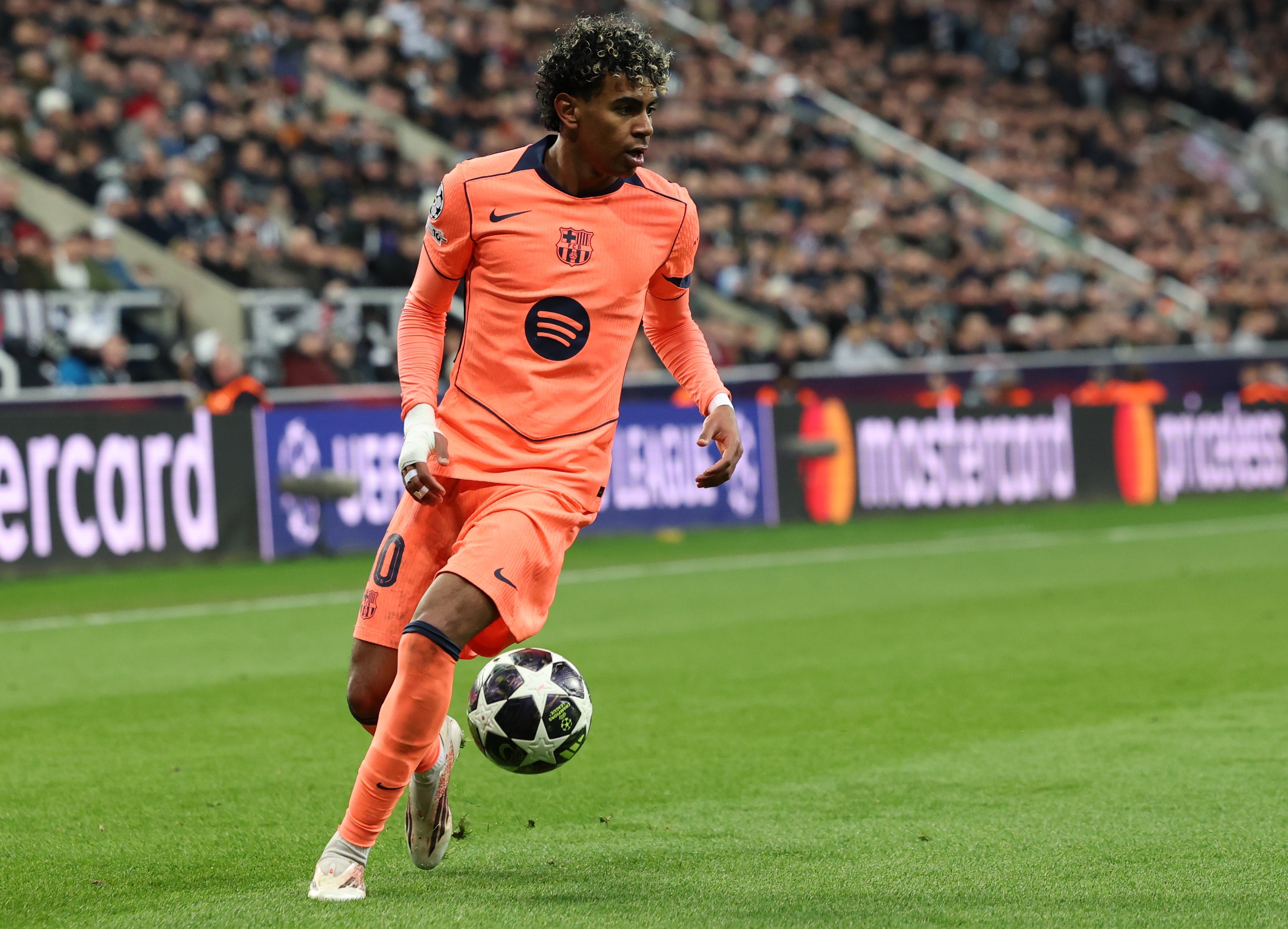 海星直播-每体：亚马尔因身体不适缺席今日训练，但仍有很大可能出战塞维