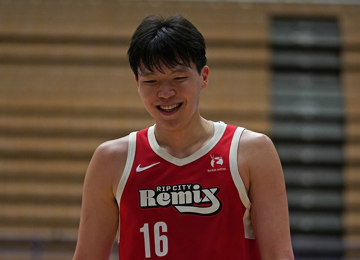 海星直播-最后10分钟遭弃用！杨瀚森背靠背15+9+5献暴扣 被肘击后下场|太阳|NBA发展联盟|菲尼克斯太阳队|杨翰森|nba_新浪体育_新浪新闻